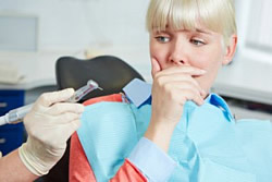 Angstpatientin beim Zahnarzt